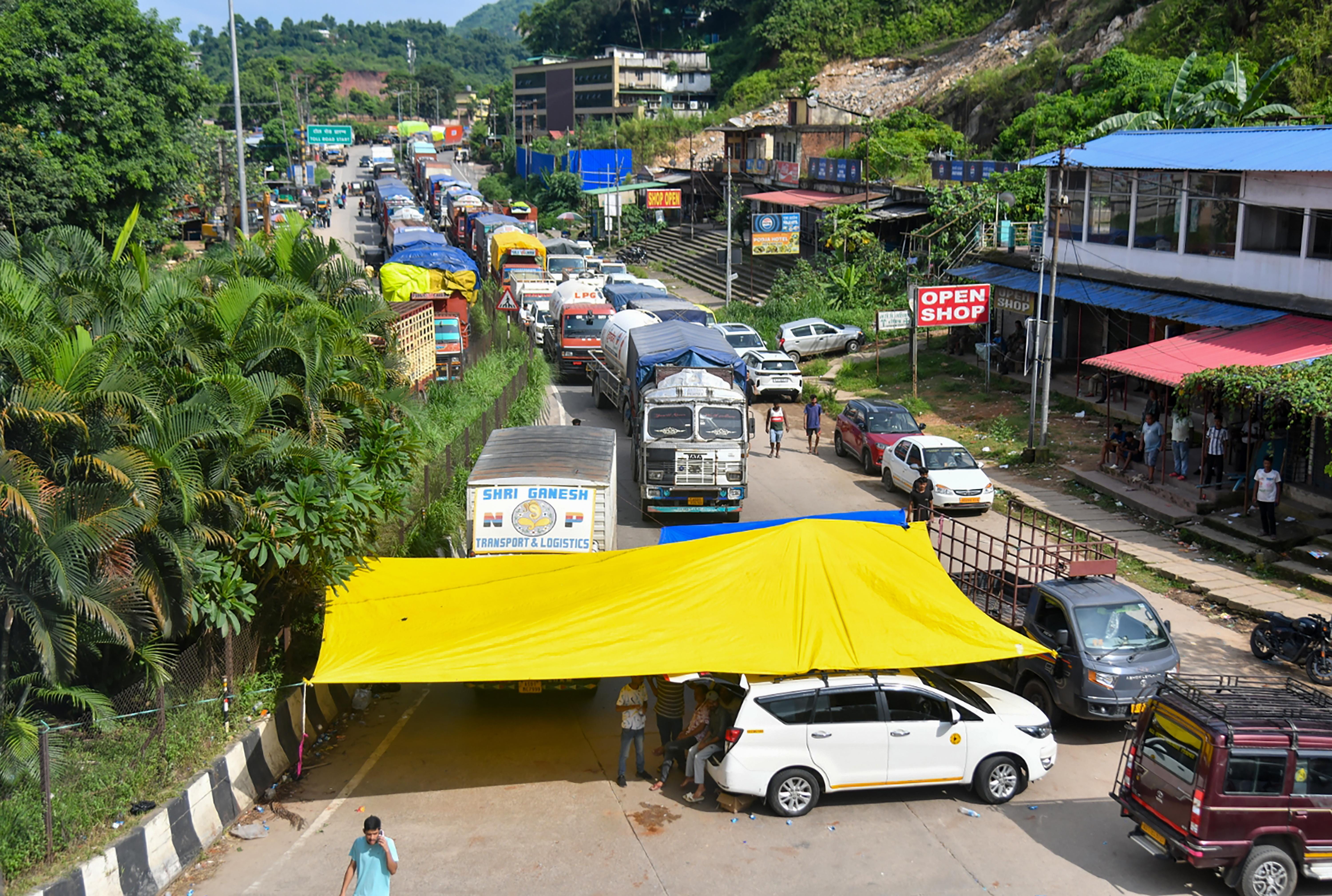 Guwahati: Assam-Meghalaya traffic disrupted amid tensions after Shillong violence