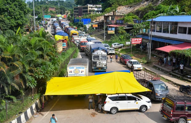 Guwahati: Assam-Meghalaya traffic disrupted amid tensions after Shillong violence
