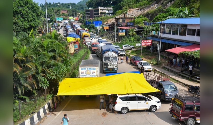 Guwahati: Assam-Meghalaya traffic disrupted amid tensions after Shillong violence
