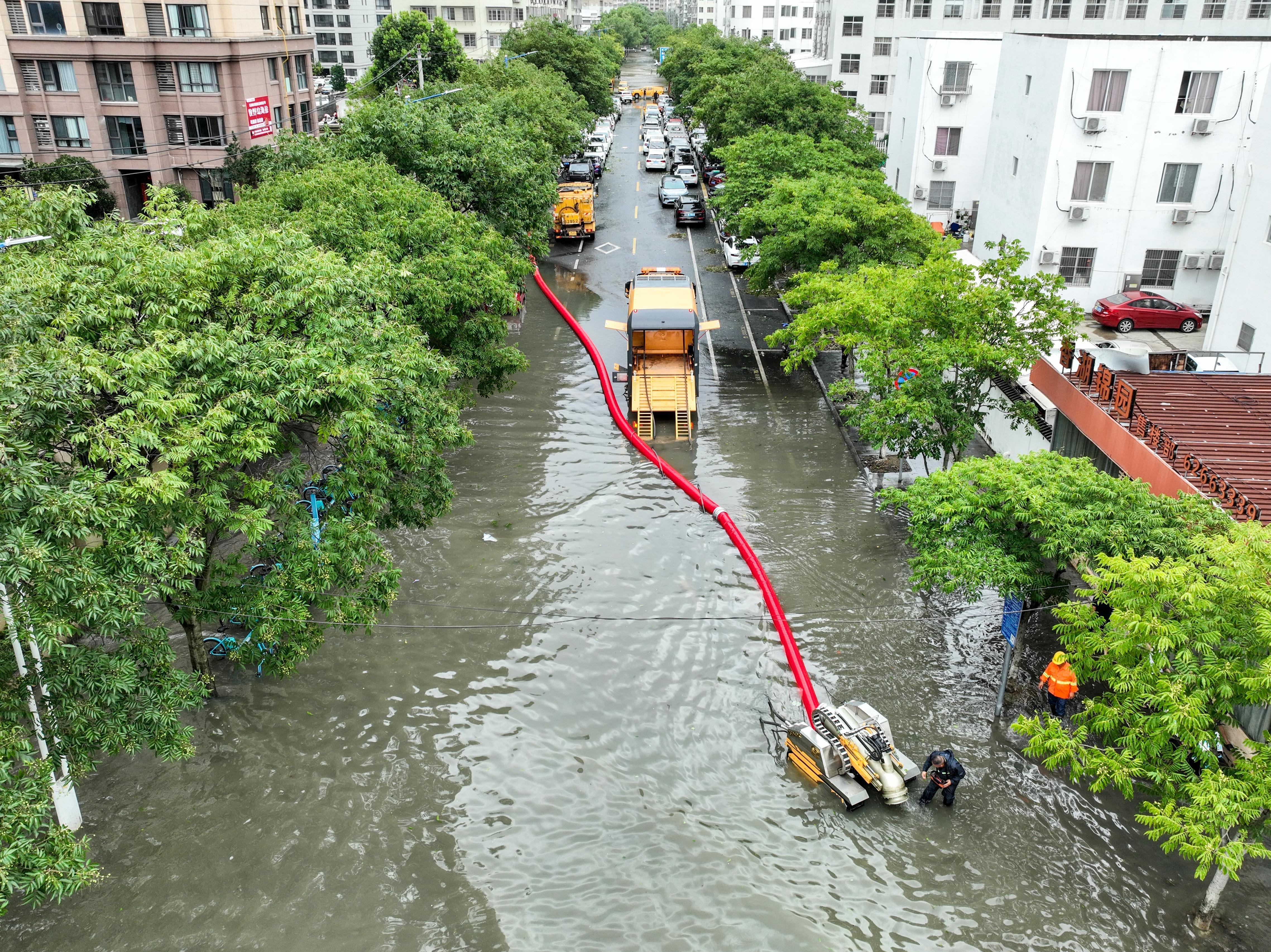 Hangzhou: Typhoon Bavi Makes Landfall in Zhejiang