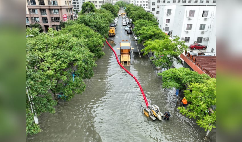 Hangzhou: Typhoon Bavi Makes Landfall in Zhejiang