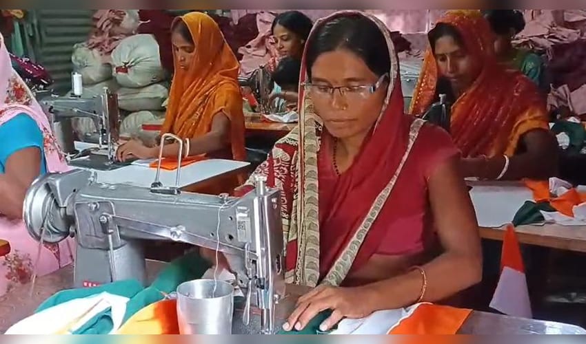 Har Ghar Tiranga campaign generates employment for Jeevika Didis in Samastipur (Photo: IANS)
