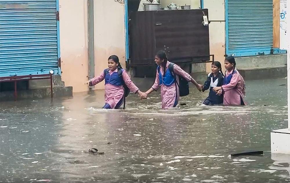 Heavy rain batters Delhi-NCR; flights disrupted, Gurugram issues WFH advisory