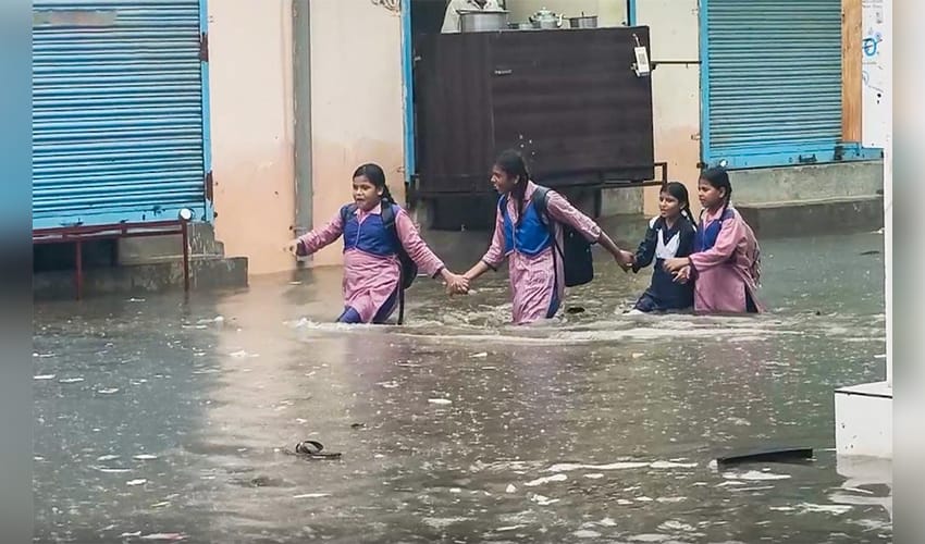 Heavy rain batters Delhi-NCR; flights disrupted, Gurugram issues WFH advisory