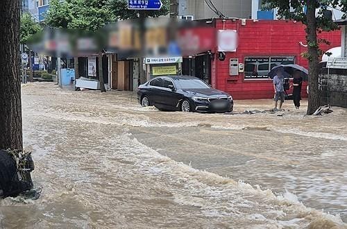 Heavy rainfall causes extensive damage in southwestern South Korea