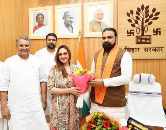 Hema Malini shares glimpse of daughter Esha Deol’s meeting with Bihar CM