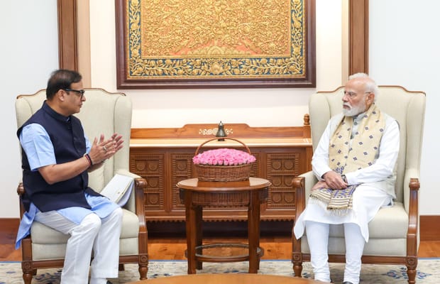 Himanta Sarma meets PM Modi; discusses Assam flood recovery efforts