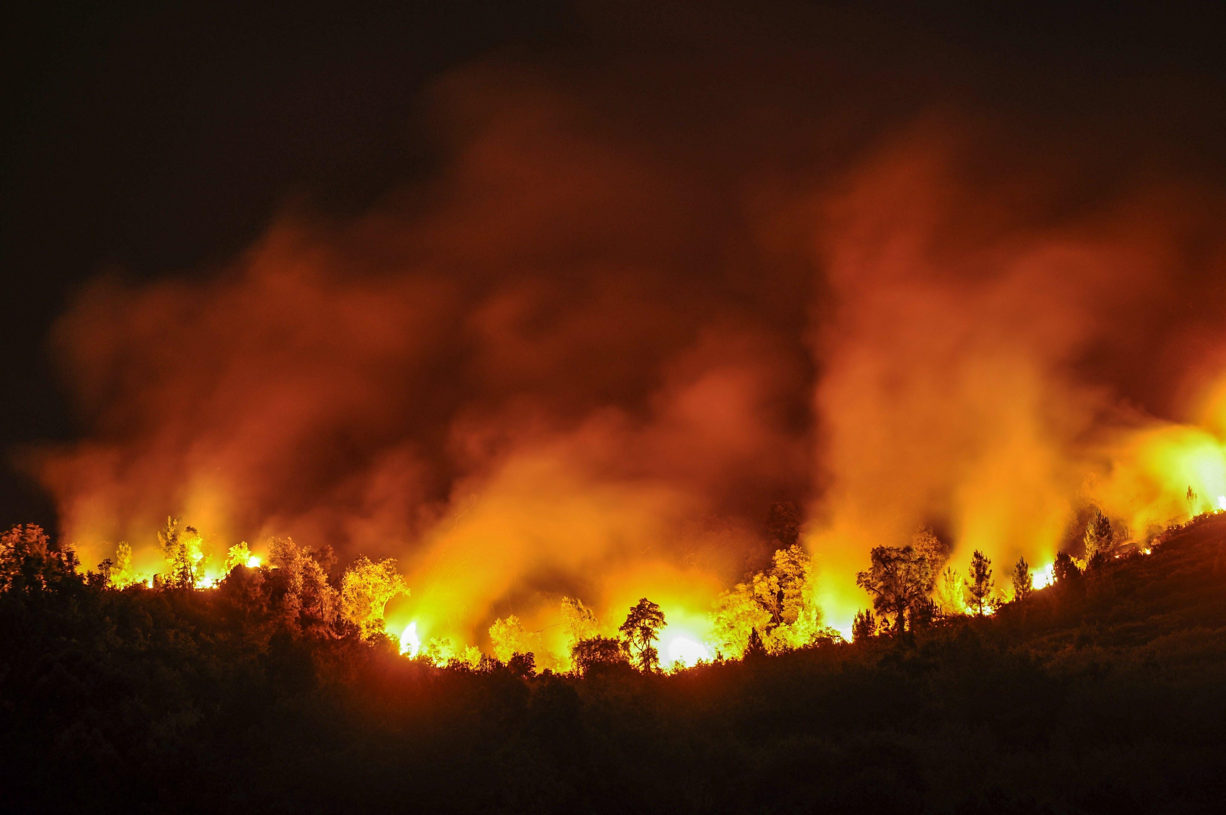 Hundreds evacuated as wildfire burns in Spain