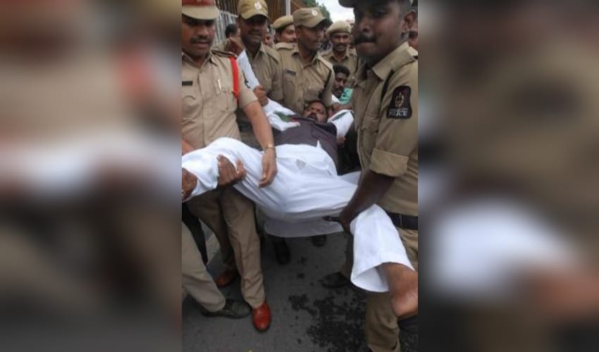 Hyderabad cops foil bid by Youth Congress to disrupt BRS protest