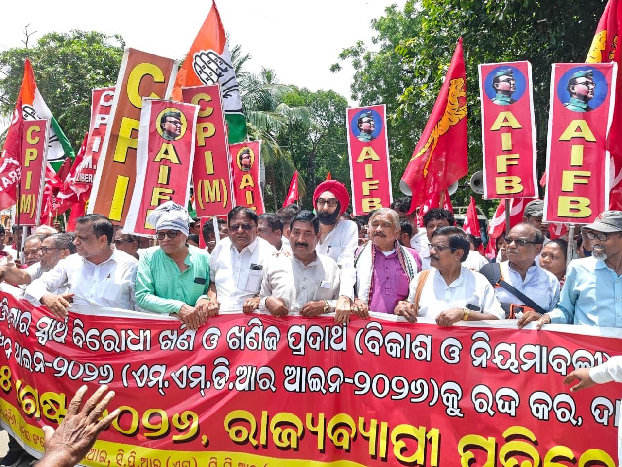 INDIA Bloc stages protest in Bhubaneswar against MMDR Amendment Act