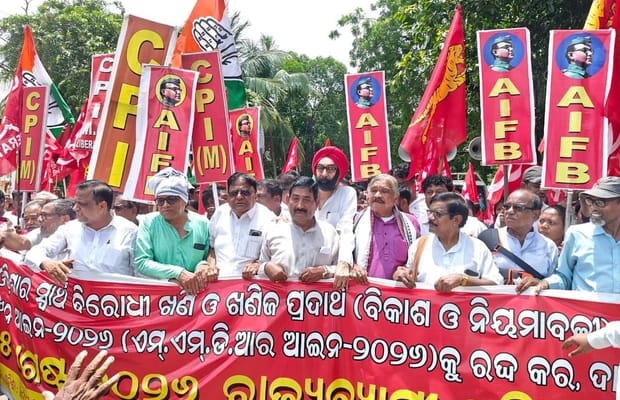 INDIA Bloc stages protest in Bhubaneswar against MMDR Amendment Act