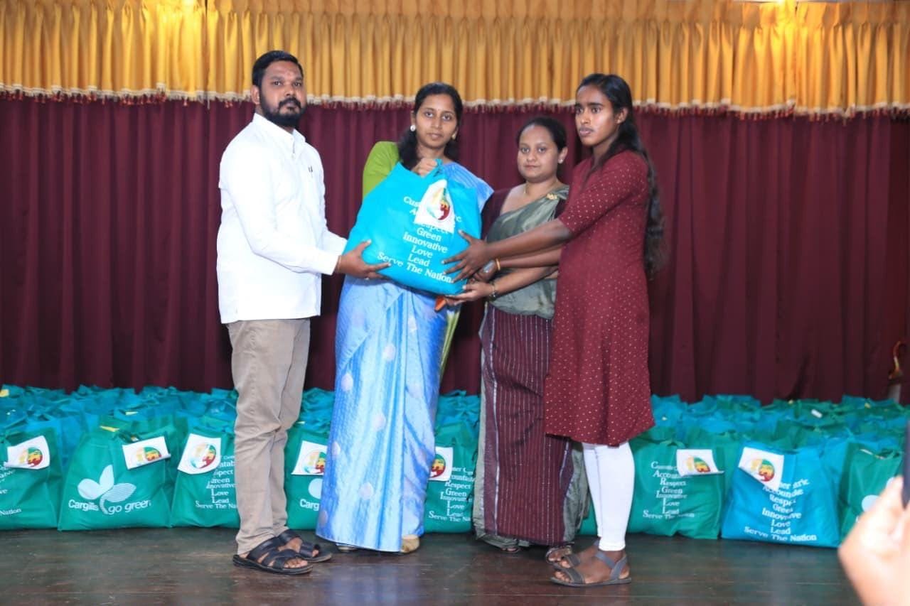 India extends assistance to hundreds of families through provisions in Sri Lanka