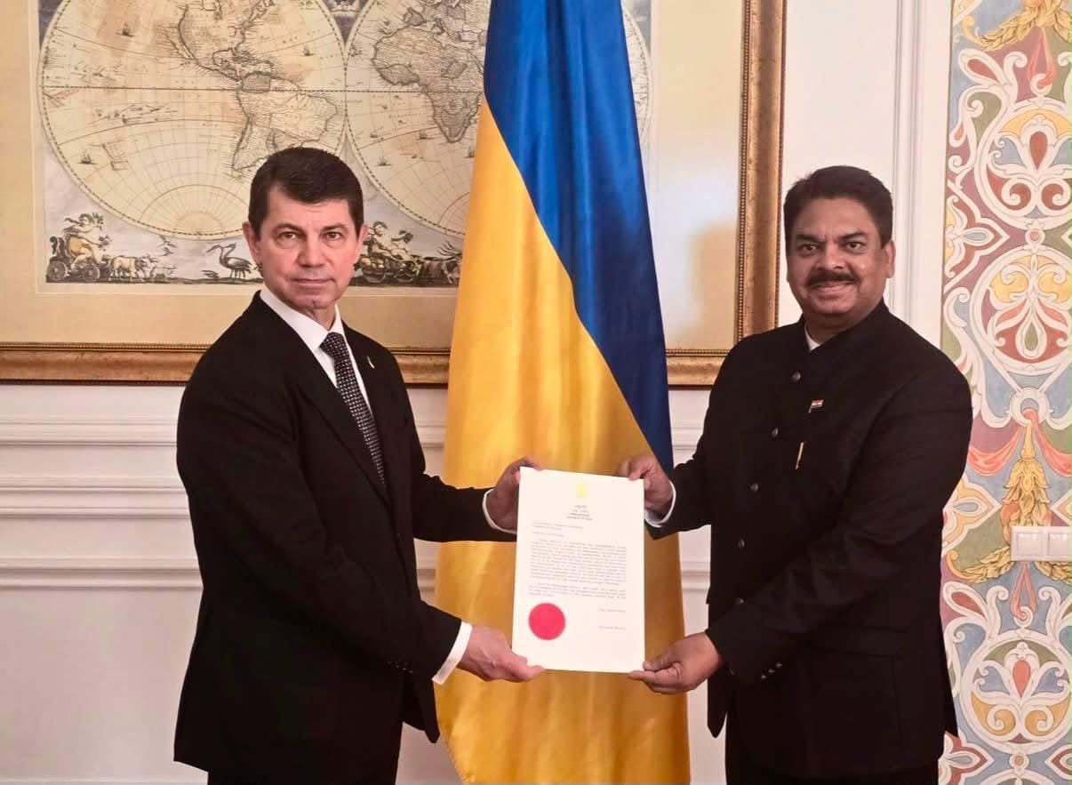 Indian Ambassador presents credentials to Ukraine Minister, discuss strenghtening bilateral ties