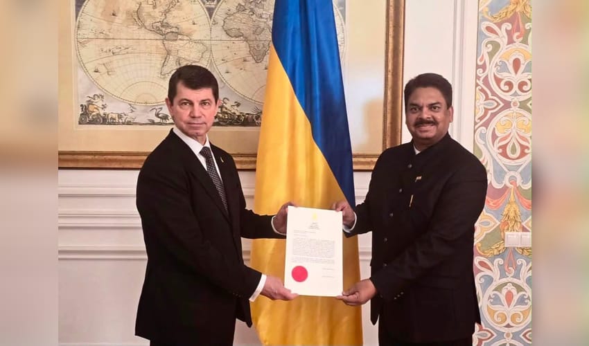 Indian Ambassador presents credentials to Ukraine Minister, discuss strenghtening bilateral ties