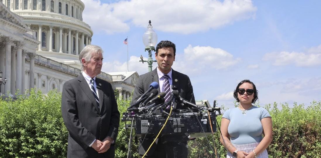 Indian-American lawmaker seeks FBI probe after ICE agent points gun at US citizen 