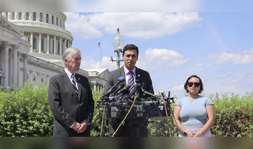 Indian-American lawmaker seeks FBI probe after ICE agent points gun at US citizen