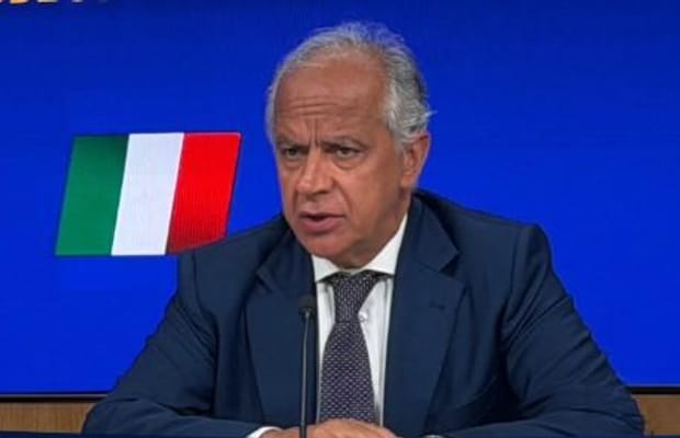 Italy closes maritime and air borders with Spain