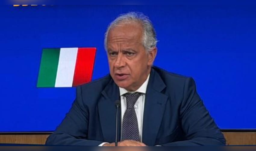 Italy closes maritime and air borders with Spain