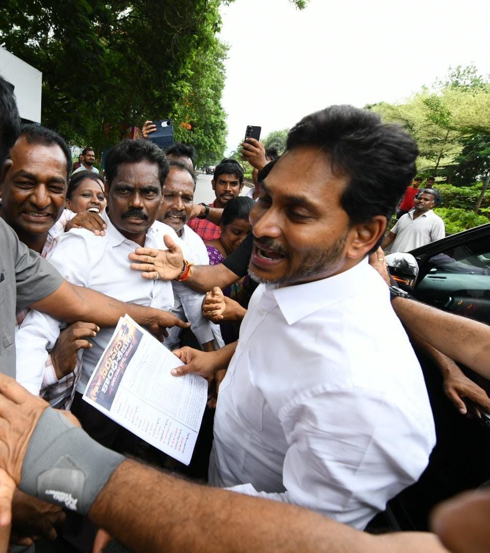 Jagan accuses CM Chandrababu of false cases against ex-minister (Photo: IANS)