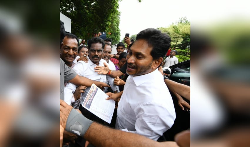 Jagan accuses CM Chandrababu of false cases against ex-minister (Photo: IANS)