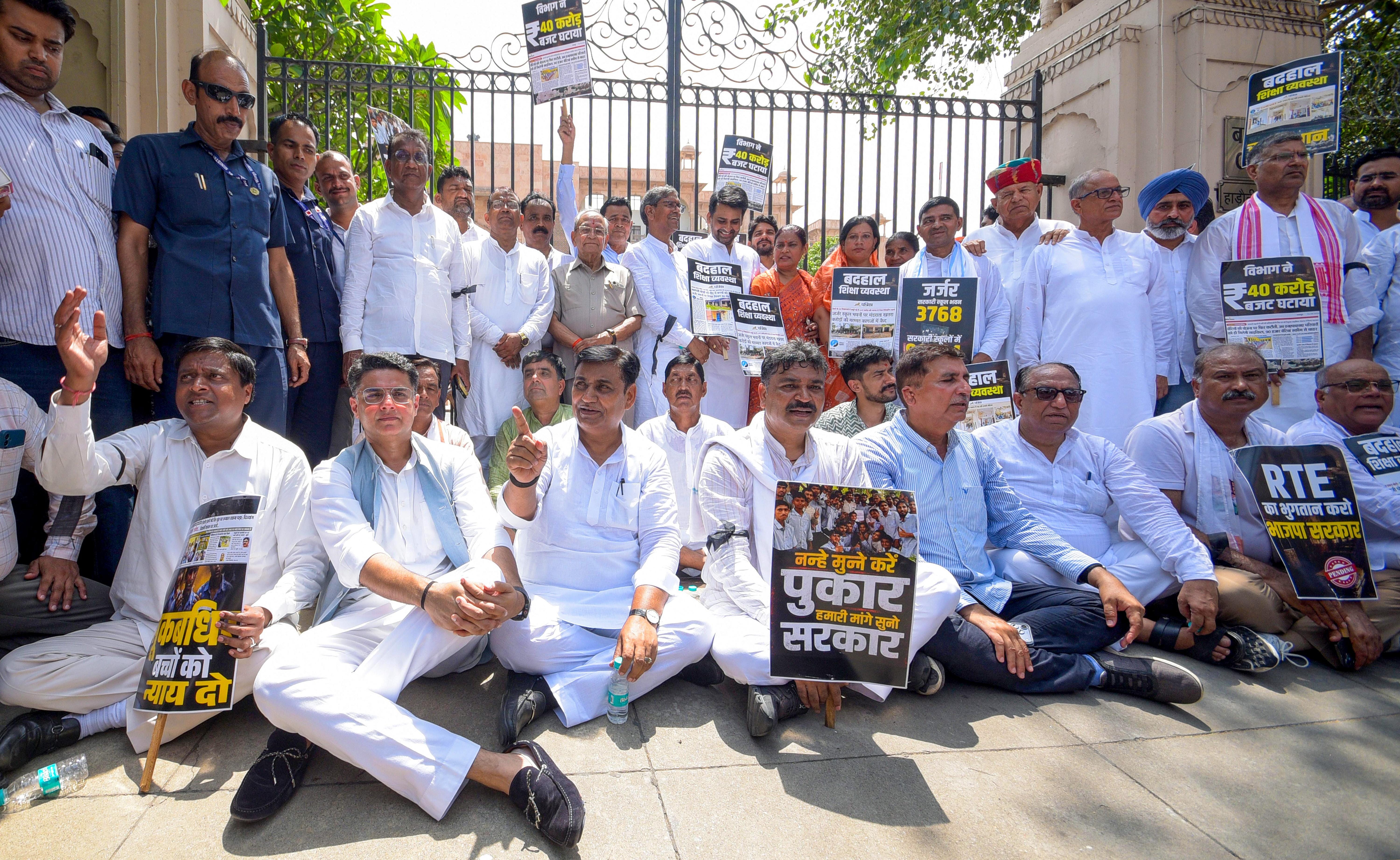 Jaipur: Congress leaders march against school restrictions
