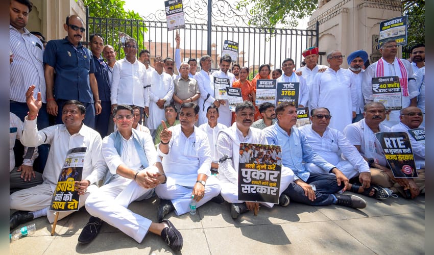 Jaipur: Congress leaders march against school restrictions