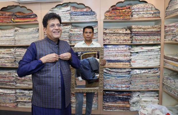 Jaipur: Piyush Goyal visits Khadi store