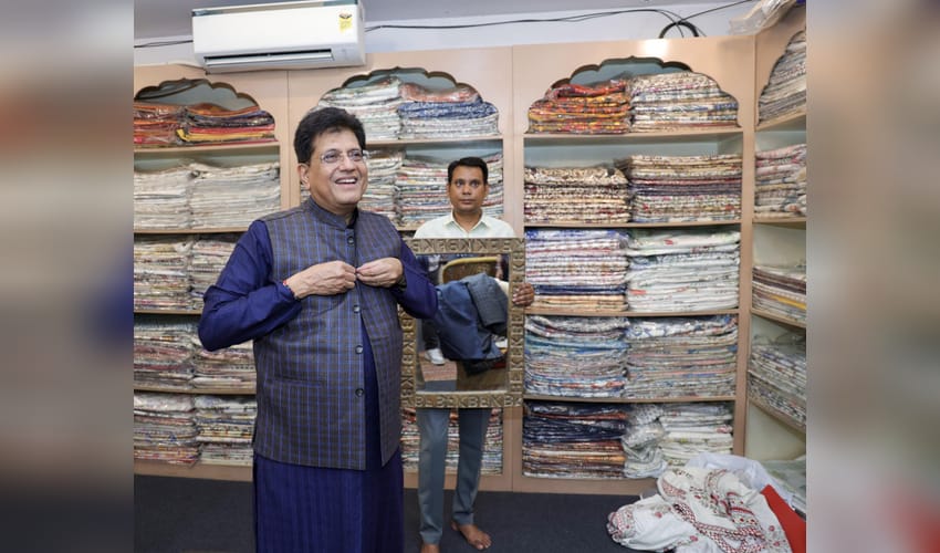 Jaipur: Piyush Goyal visits Khadi store