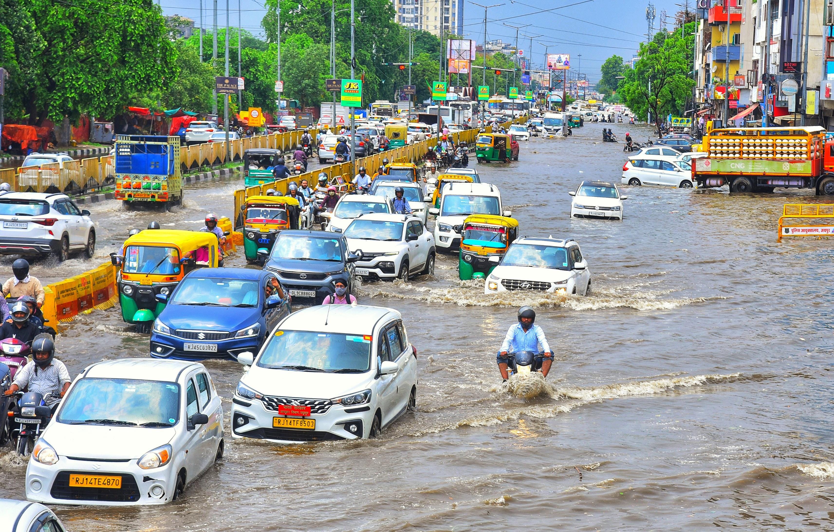 Jaipur: Vehicles navigate through waterlogged road as heavy rain lashes
