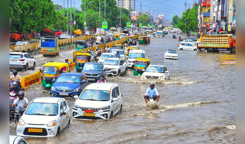 Jaipur: Vehicles navigate through waterlogged road as heavy rain lashes