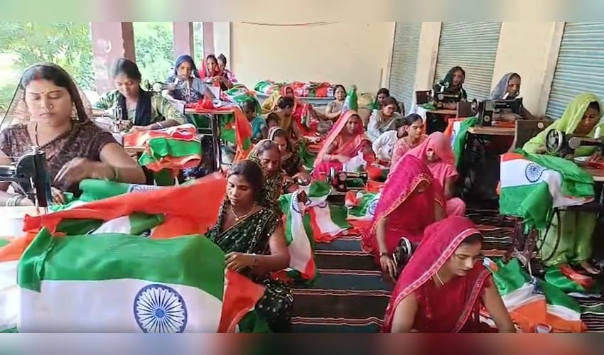 Jaunpur’s women lead flag-making drive ahead of Independence Day