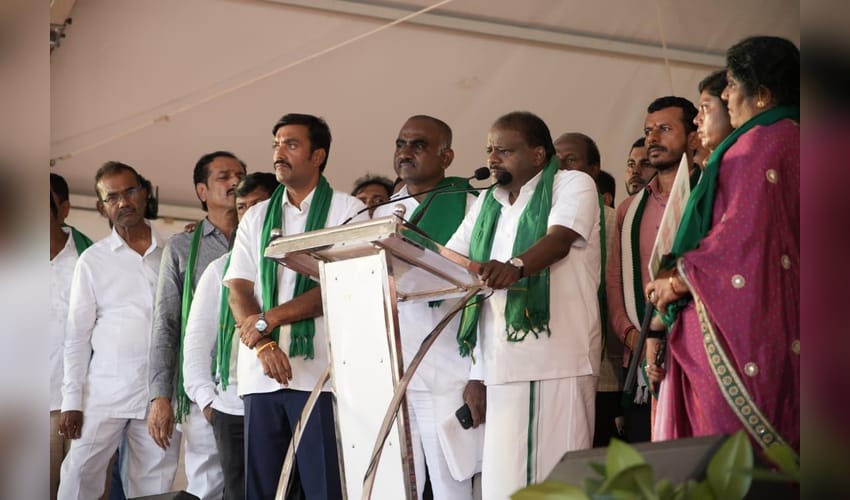 JD-S stages protest against Bidadi township, Kumaraswamy attacks Shivakumar (Photo: IANS)