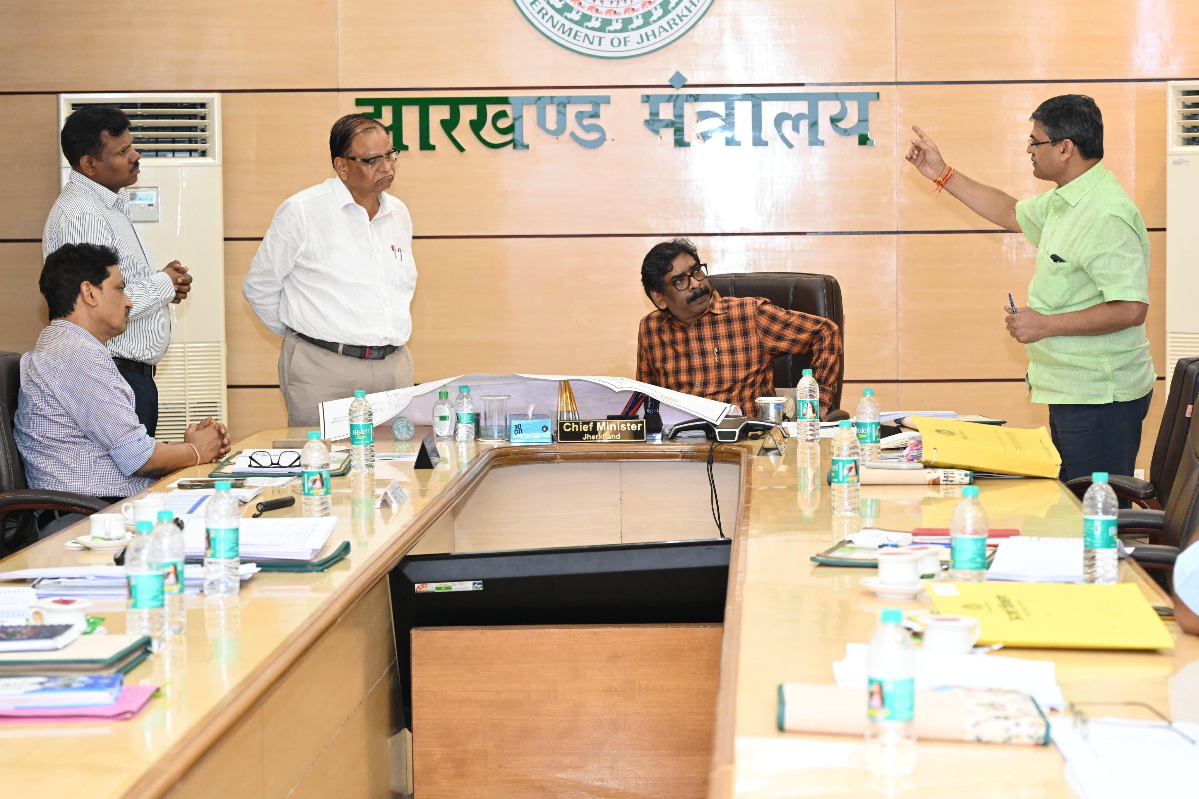 Jharkhand CM urges PM Modi to enhance central funding for scholarship schemes in state