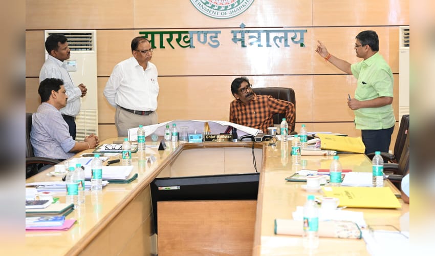 Jharkhand CM urges PM Modi to enhance central funding for scholarship schemes in state