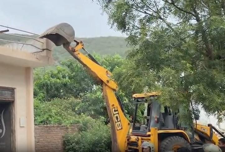 Jharkhand HC orders compensation for shopkeeper, calls bulldozer demolition illegal