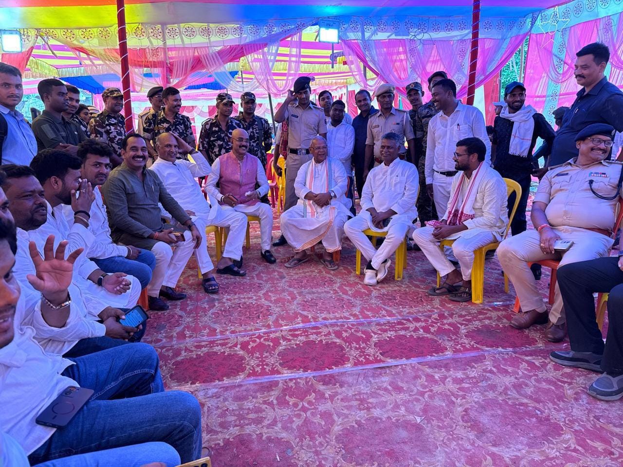 Jitan Ram Manjhi unveils ancestors' statues in Gaya, becomes emotional during ceremony