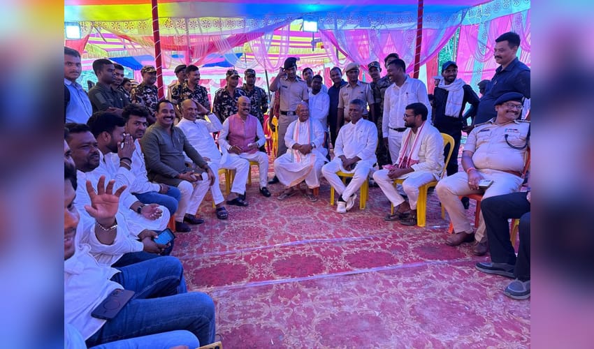 Jitan Ram Manjhi unveils ancestors' statues in Gaya, becomes emotional during ceremony