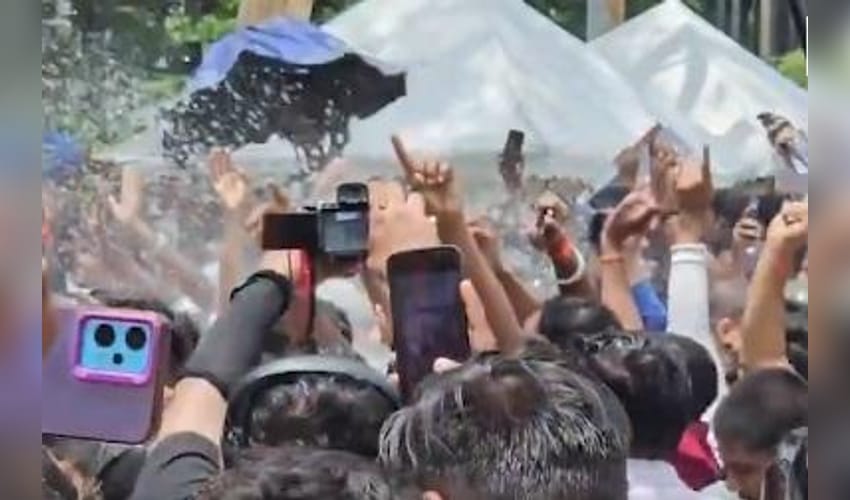 JPSC stir: Protesters breach barricades, break into dance over use of water cannons