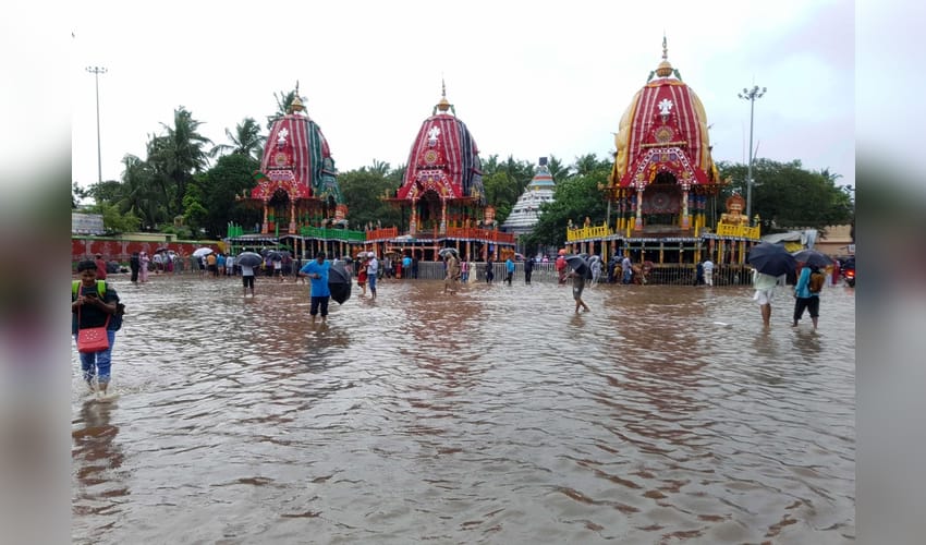 July 2018,Odisha,Odisha Floods,People wade through flood water
