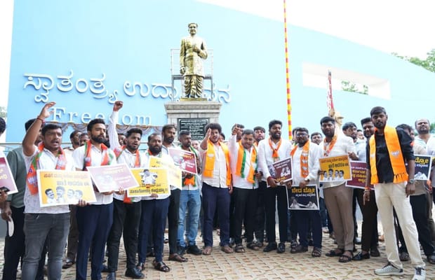 K'taka BJP Yuva Morcha protests, demands Nagendra’s resignation
