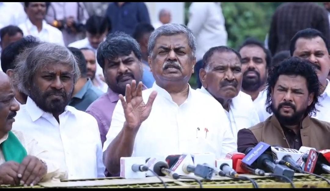 K'taka tribal welfare scam: Cong MLAs protest against BJP for 'stalling' Assembly proceedings