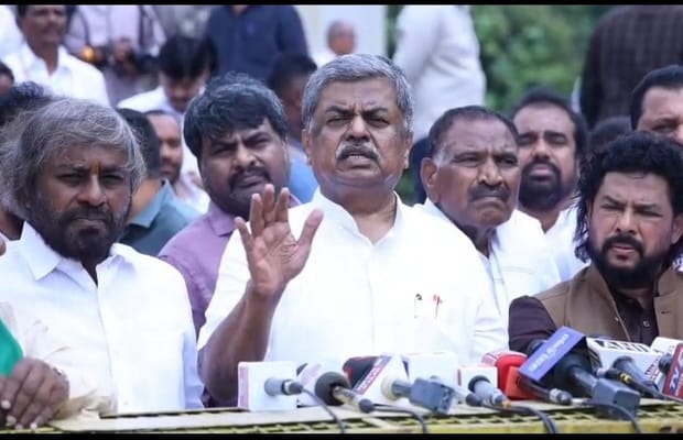 K'taka tribal welfare scam: Cong MLAs protest against BJP for 'stalling' Assembly proceedings