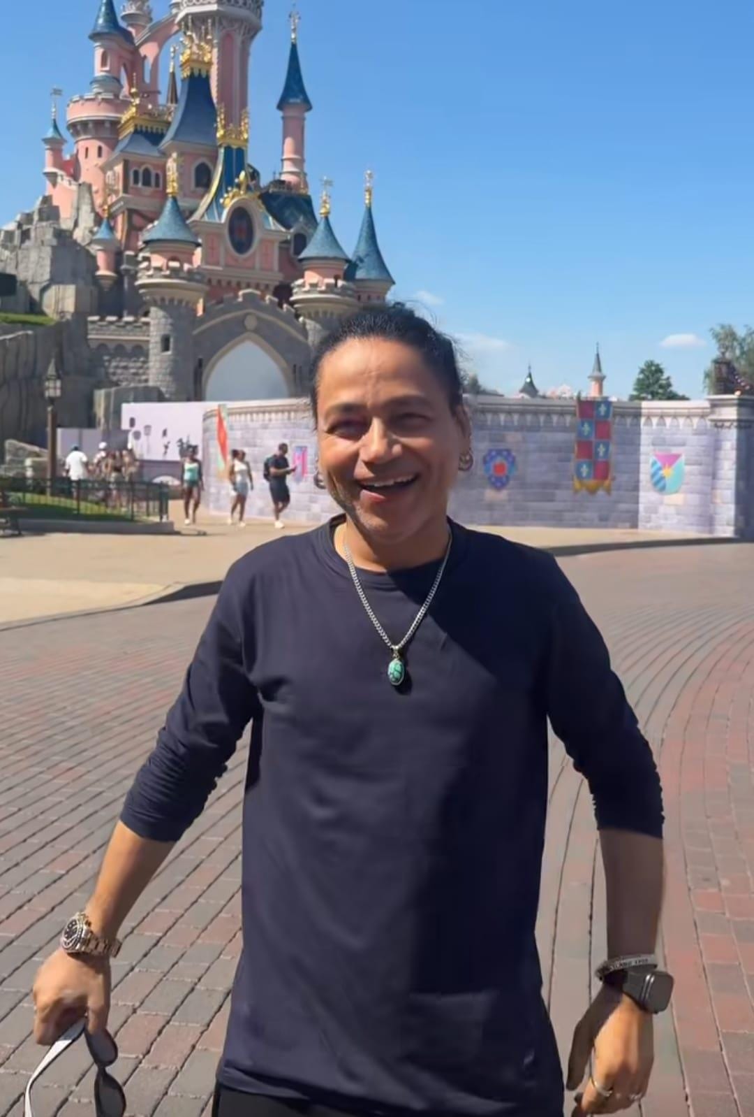 Kailash Kher finds childhood joy in Paris, says ‘the greatest journey is rediscovering the child within’