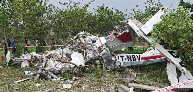 Kanpur: Two pilots killed as training aircraft crashes in field