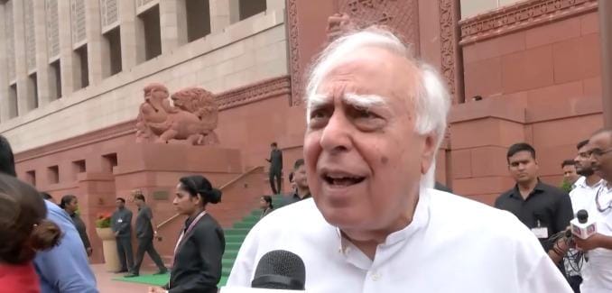 Kapil Sibal questions Home Minister’s silence over use of pellet guns against students