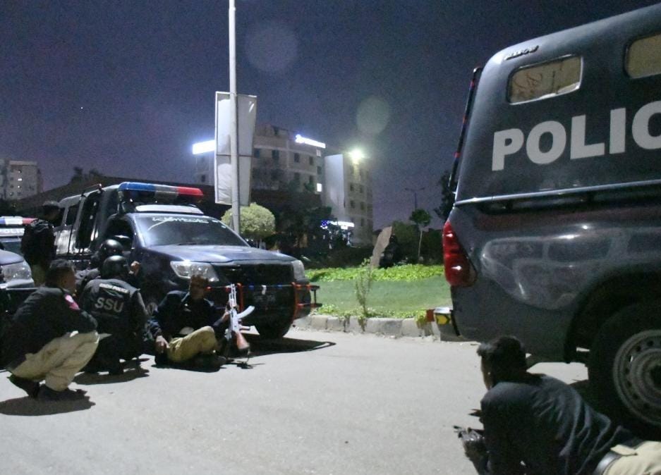 Karachi,Pakistan,Pakistani Police,terrorist,police building in Karachi,Pakistan police,Smoke,Police officers,