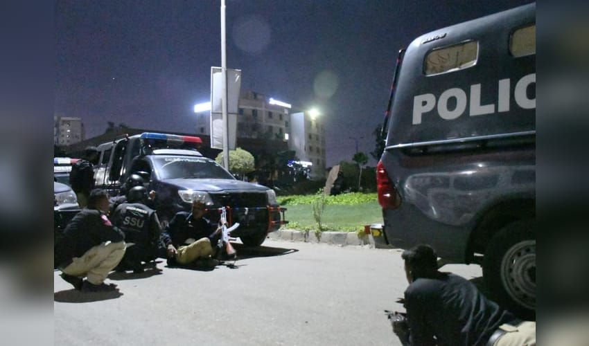 Karachi,Pakistan,Pakistani Police,terrorist,police building in Karachi,Pakistan police,Smoke,Police officers,