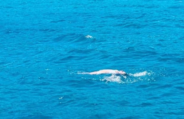 Kareena Kapoor swims in the middle of the Aegean Sea during her Greece vacation