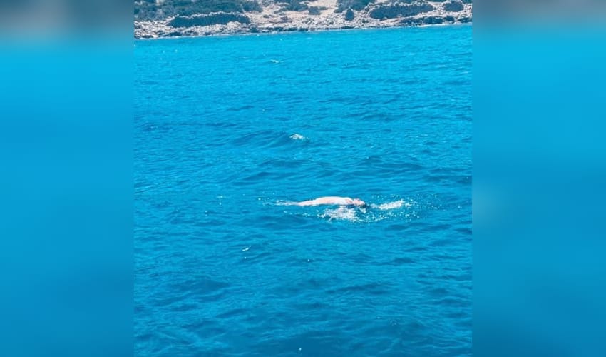 Kareena Kapoor swims in the middle of the Aegean Sea during her Greece vacation