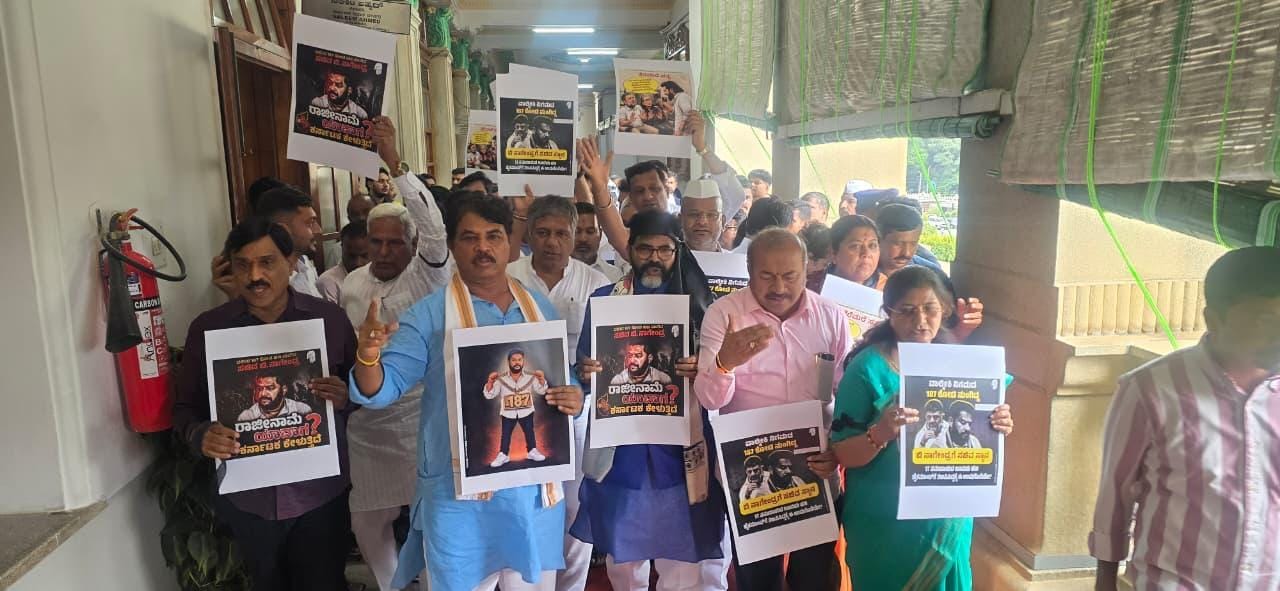 Karnataka BJP to intensify stir over Nagendra's resignation; to protest before Valmiki statue 